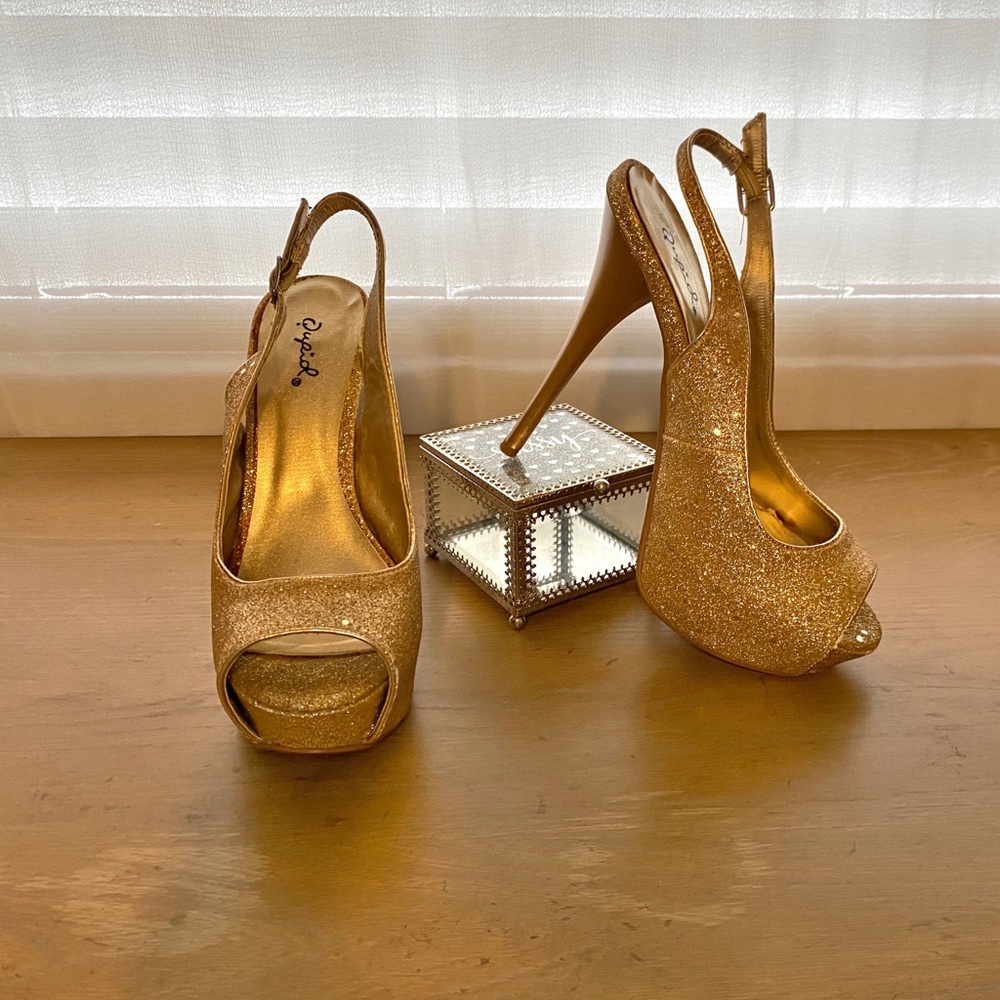 Qupid Gold Stiletto 👠